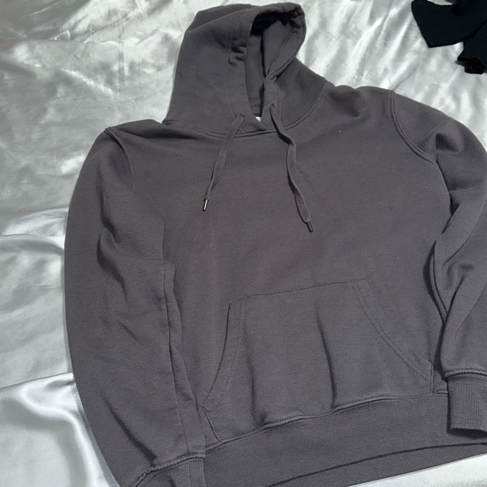 GREY PULLOVER HOODIE